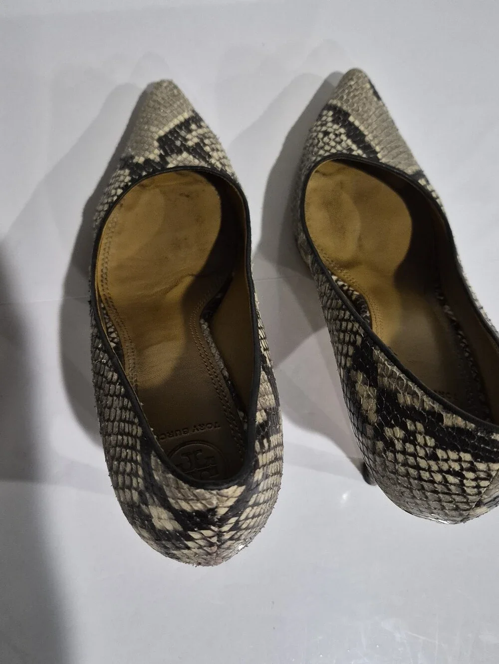 Tory Burch Black and Cream Snake-Print Pointed Toe Pumps 8.5M